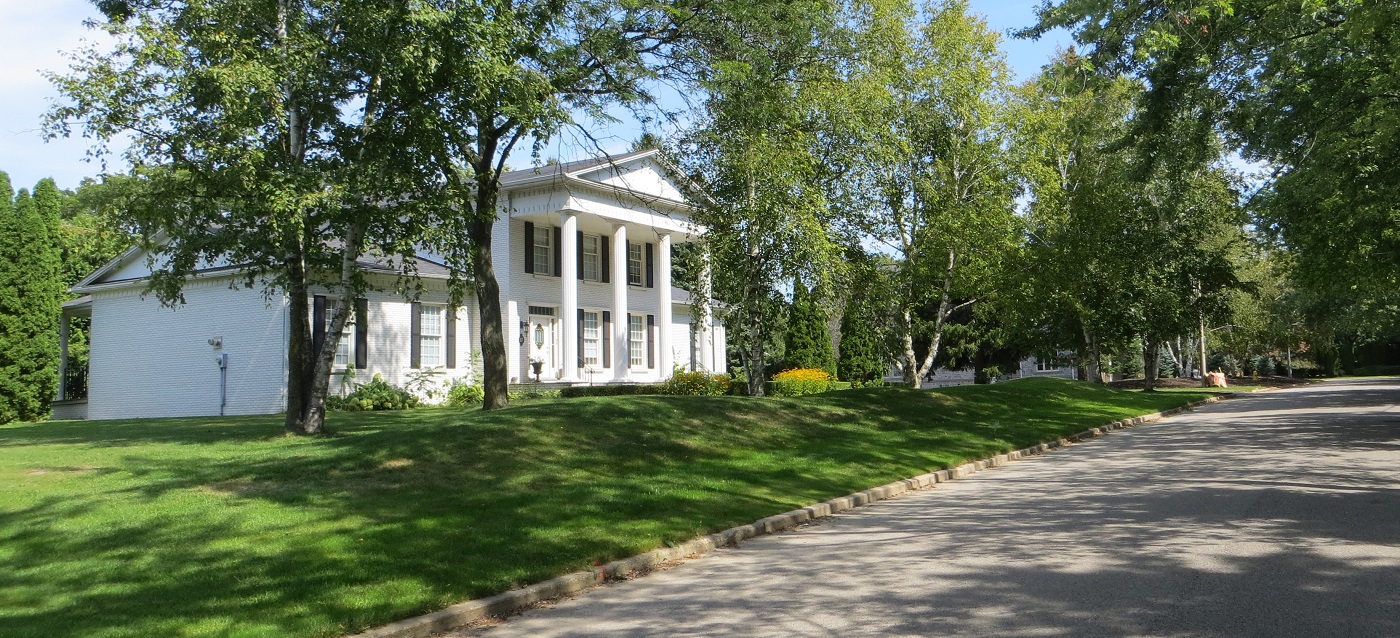 Bayview Glen neighbourhood streetscape