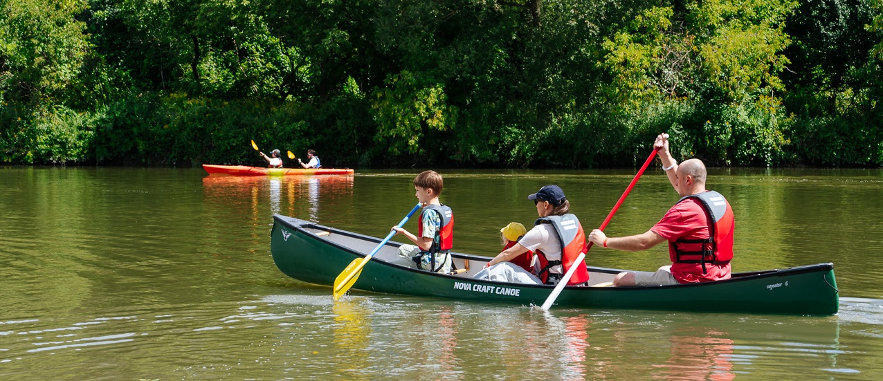 community members enjoy learning to canoe at TRCA Celebrate the Humber event