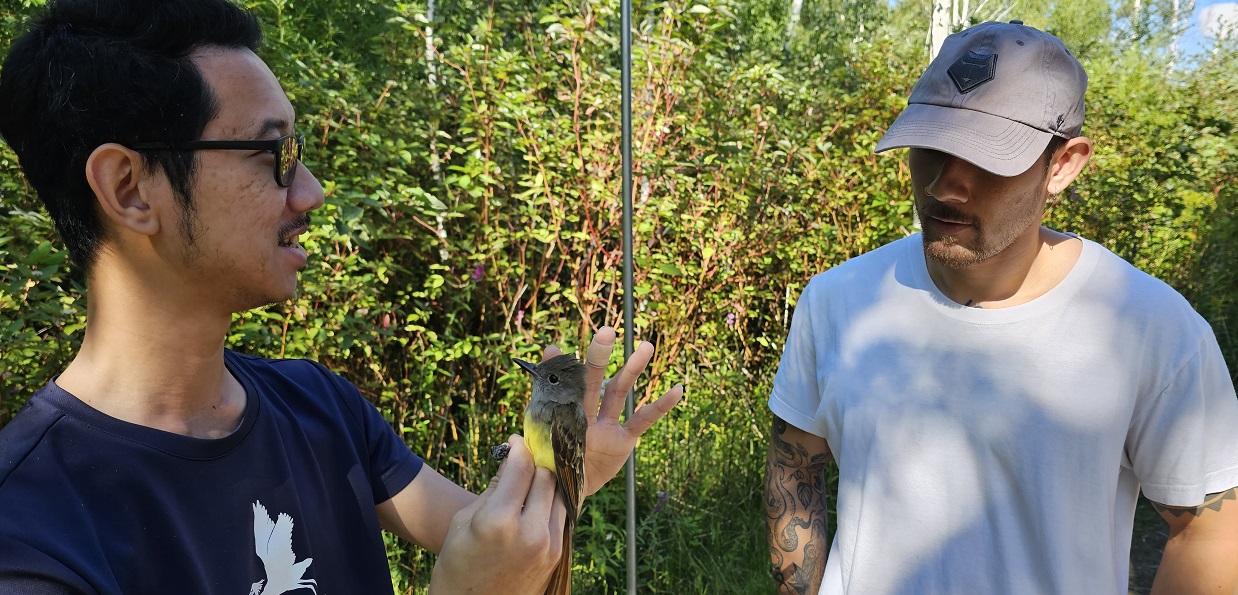 a TRCA team member welcomes a visitor to the Tommy Thompson Park Bird Research Station