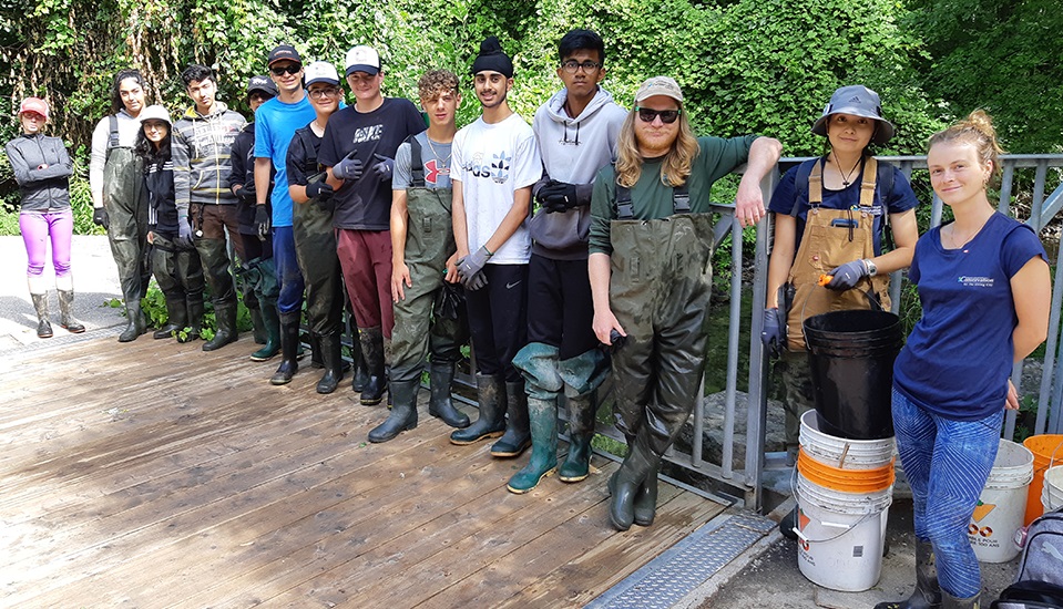 Conservation Youth Corps volunteers from Peel Region take part in a TRCA restoration project