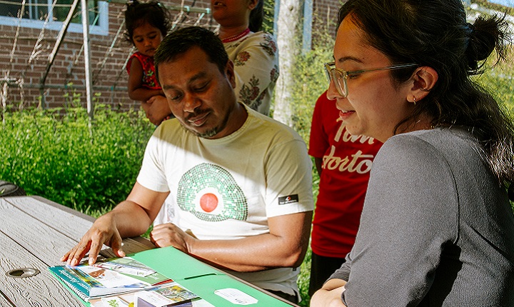 a SNAP team member conducts a free climate ready homes consultation with neighbourhood homeowners