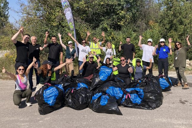 volunteers participate in a TRCA community stewardship litter pick-up event