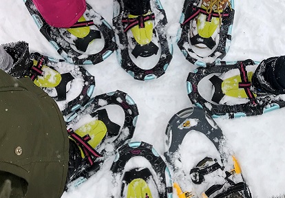 students learn to snowshoe at a TRCA overnight camp