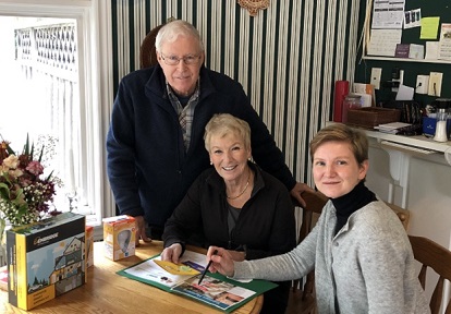 a SNAP team member conducts a free climate ready homes consultation with neighbourhood homeowners